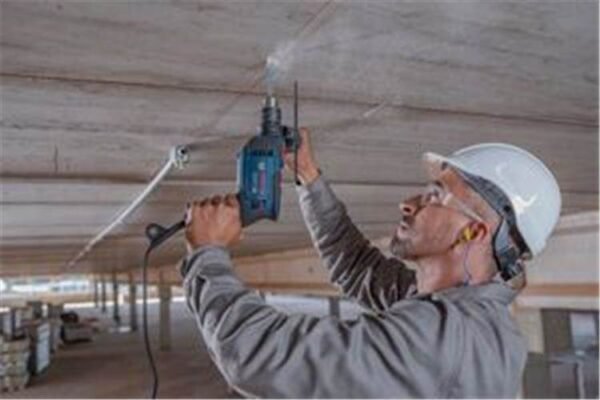 Bosch Taladro elect. 13mm 850W 0-3500rpm perc Vel. Var/Rev GSB 16 RE MALETIN
